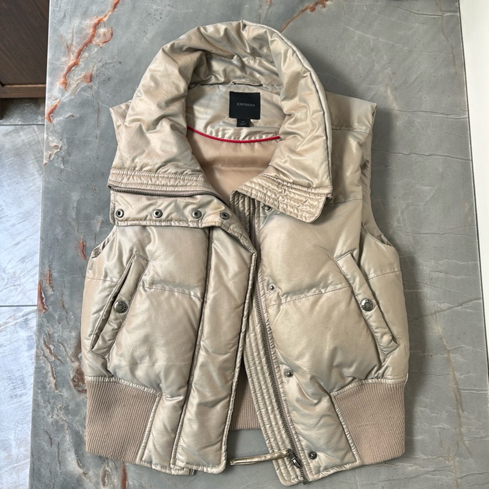 Express puffer vest women’s size medium gold shimmer
